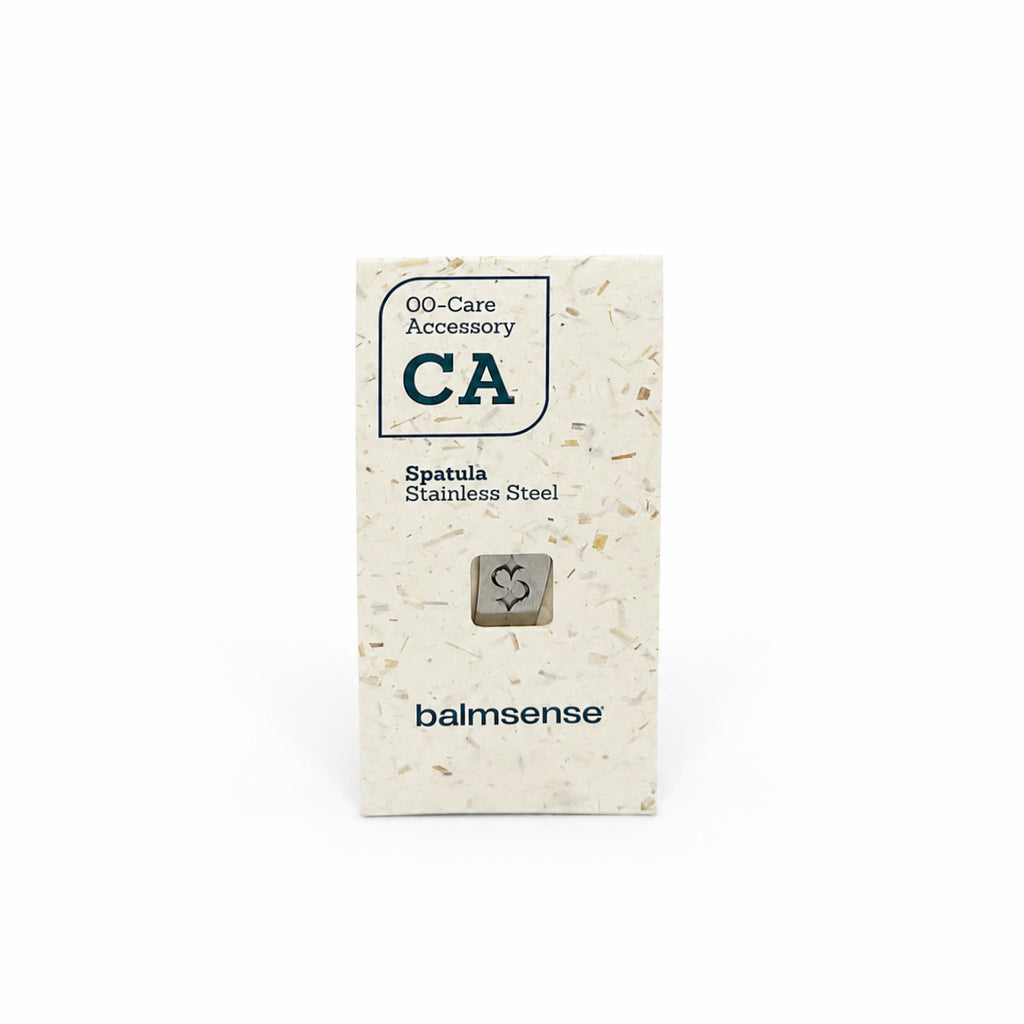 Spatula Stainless Steel van Balmsense in kaartje, RVS spateltje voor het schoon doseren van Full Care Face Balm uit het RVS-potje.